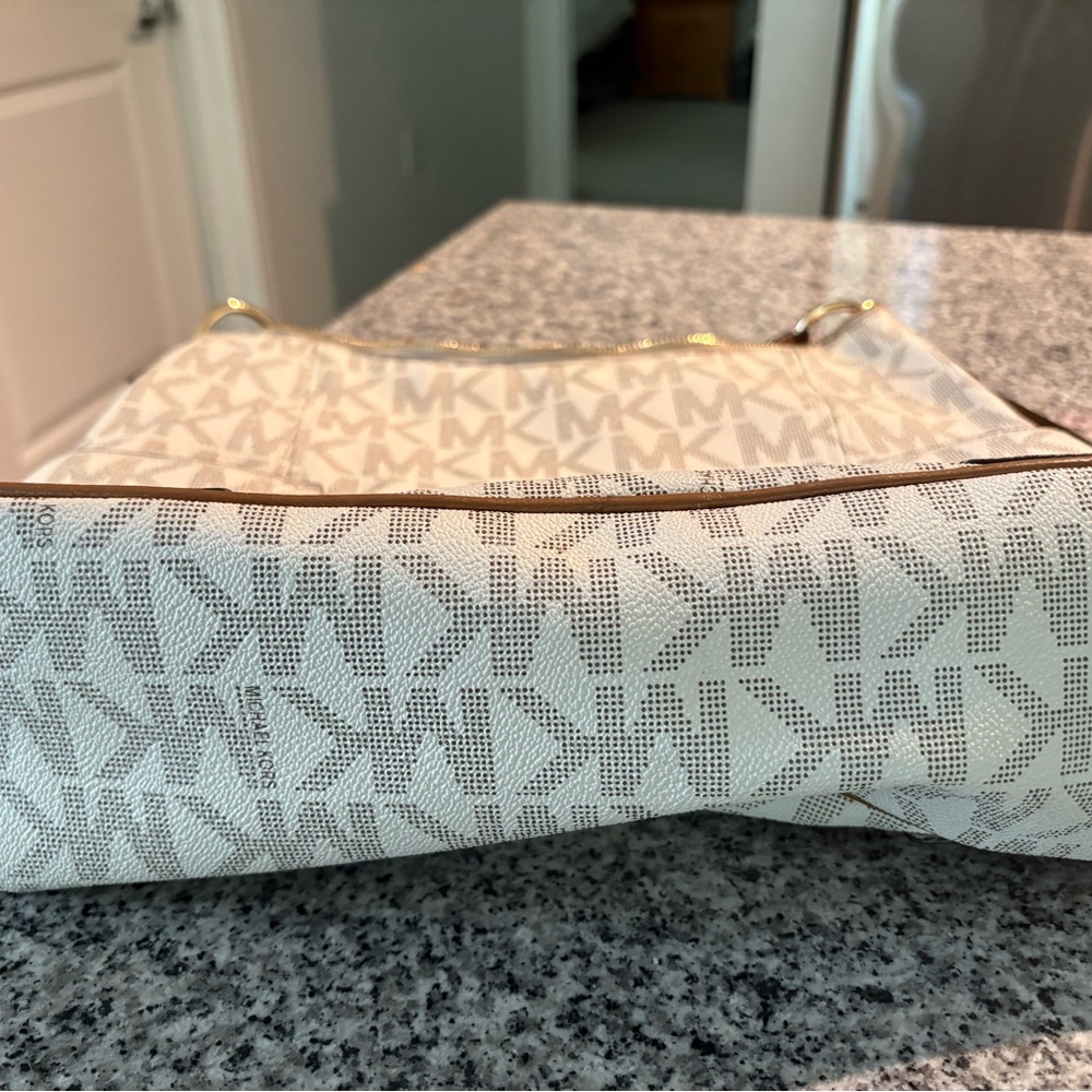 Michael Kors White and Tan Shoulder Bag - Picture 4 of 5
